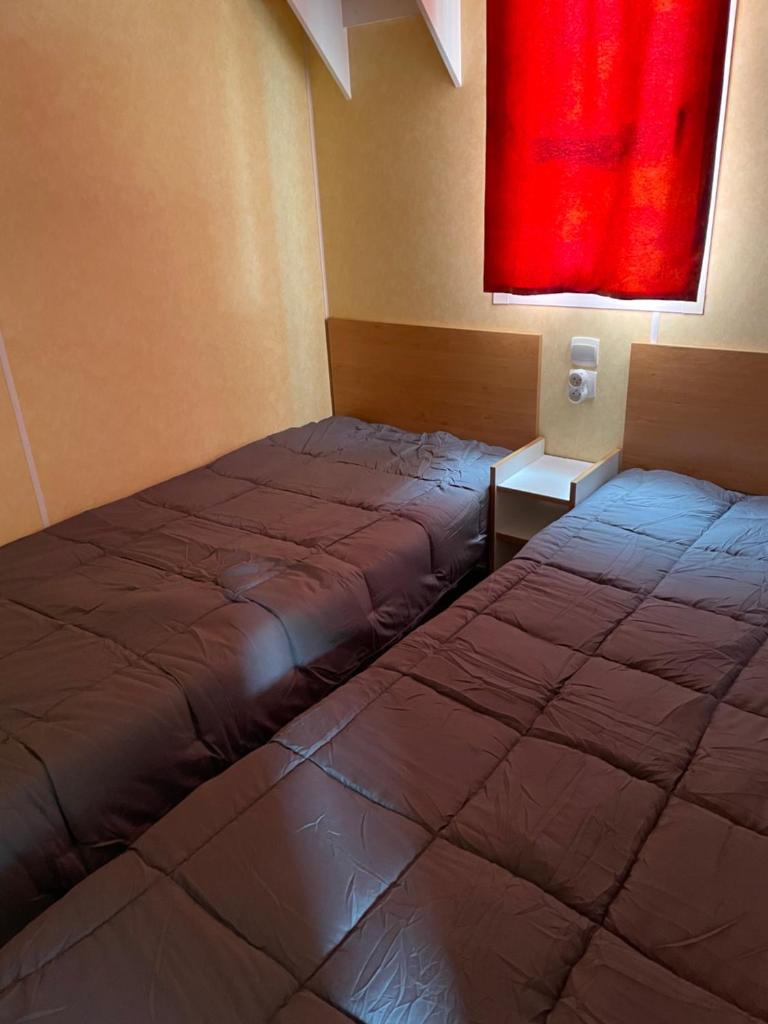 Mobil-home au bord de l’eau photo 3