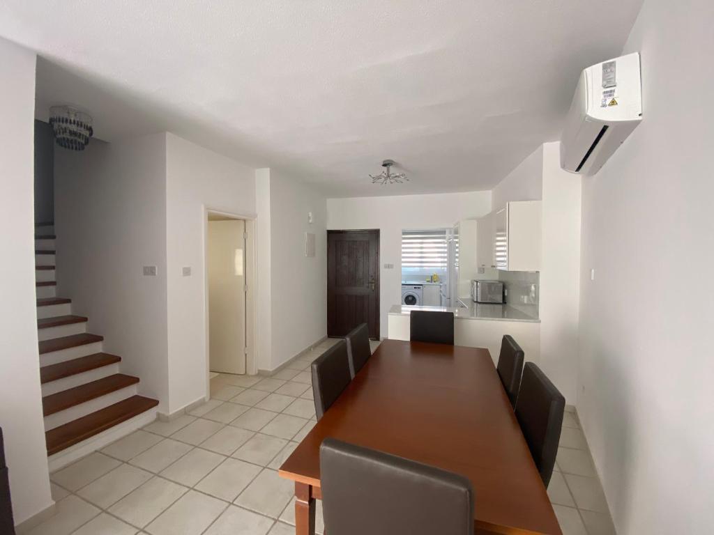 Corner townhouse in Regina Gardens, Pafos photo 4