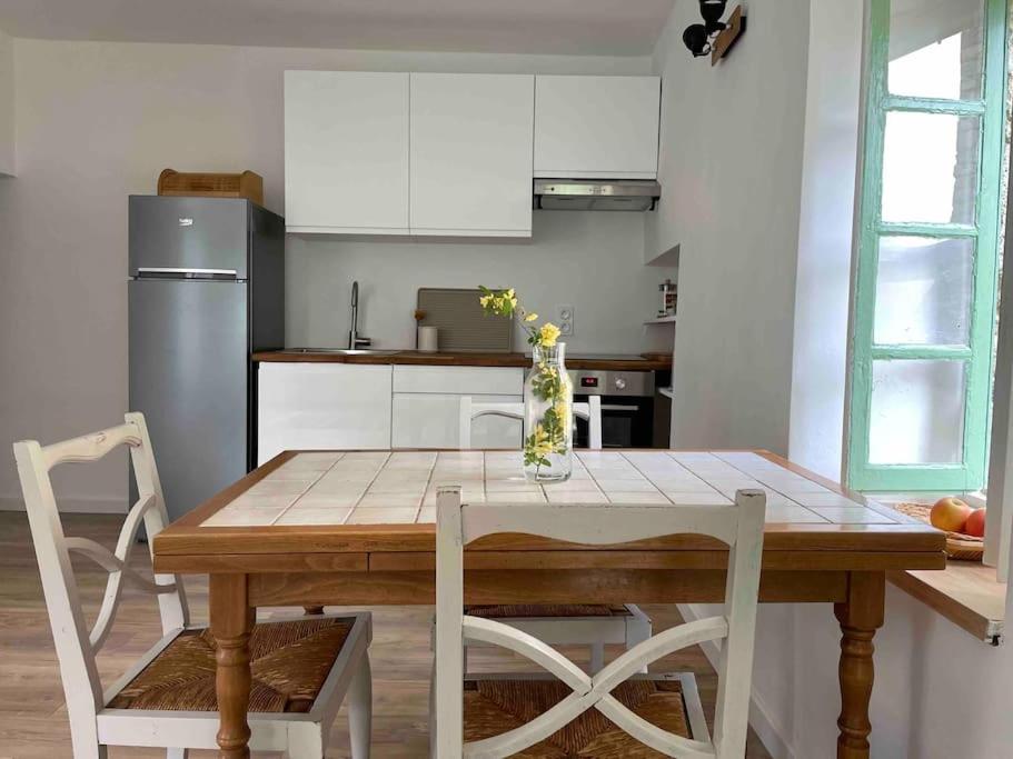 House in idyllic village between vineyards and sea photo 1