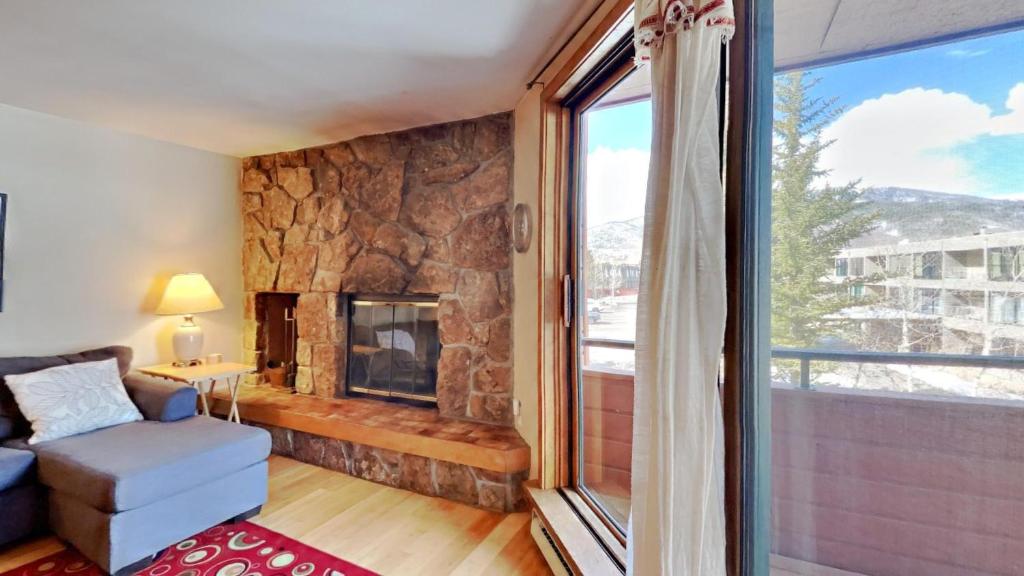 135 Marina Place photo 3