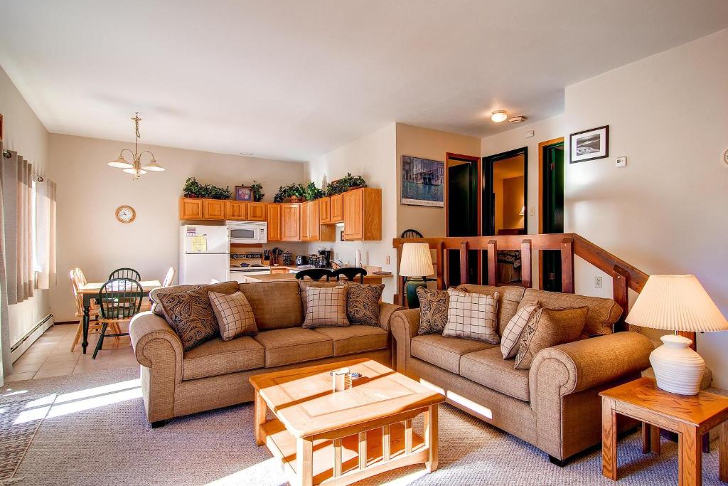 B-101 Buffalo Ridge 2 Bedroom Condo by RedAwning image
