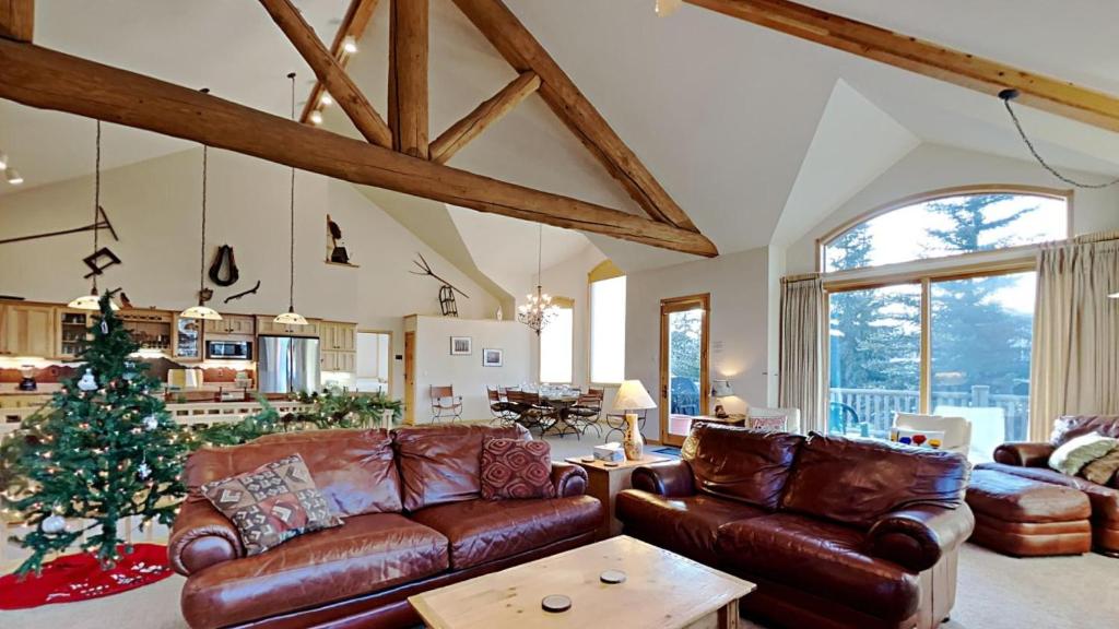 36 James Court photo 1