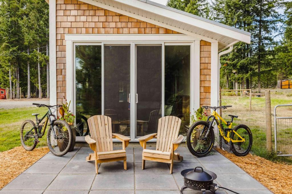 Tiny house & Sauna on Lakefront Farm Oasis photo 2