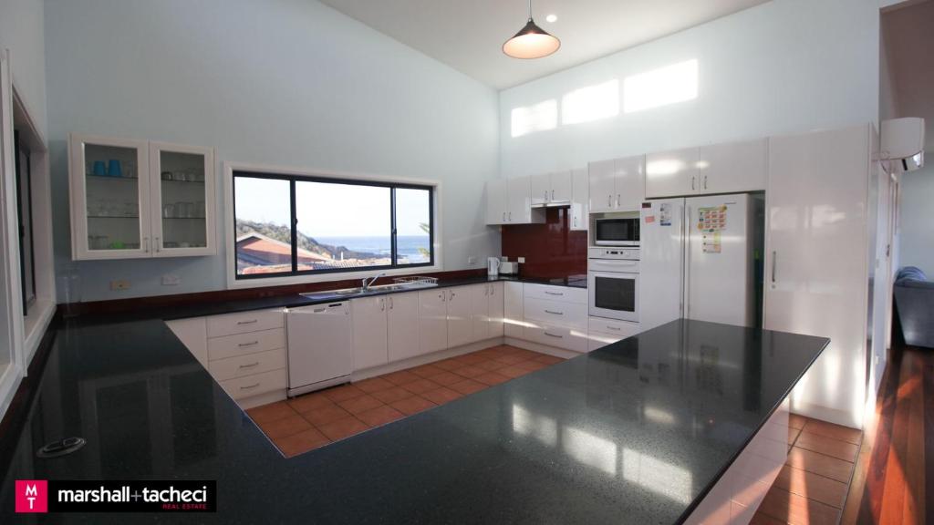 Bermagui bliss beachfront holiday house photo 2