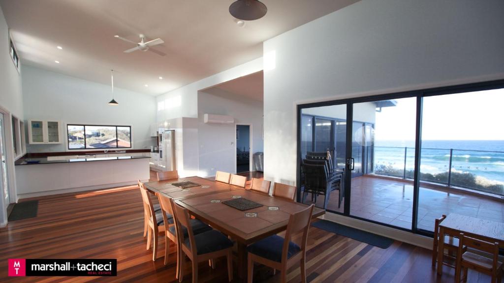 Bermagui bliss beachfront holiday house photo 3