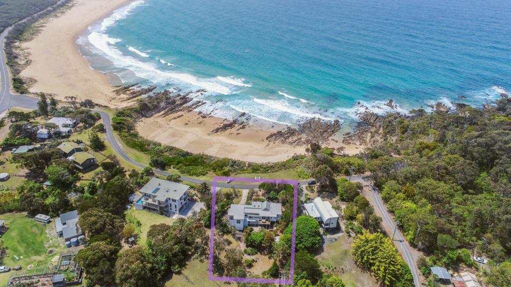 Cuttagee Views Luxury ocean beach front Bermagui Linen & Wifi Provided photo 1