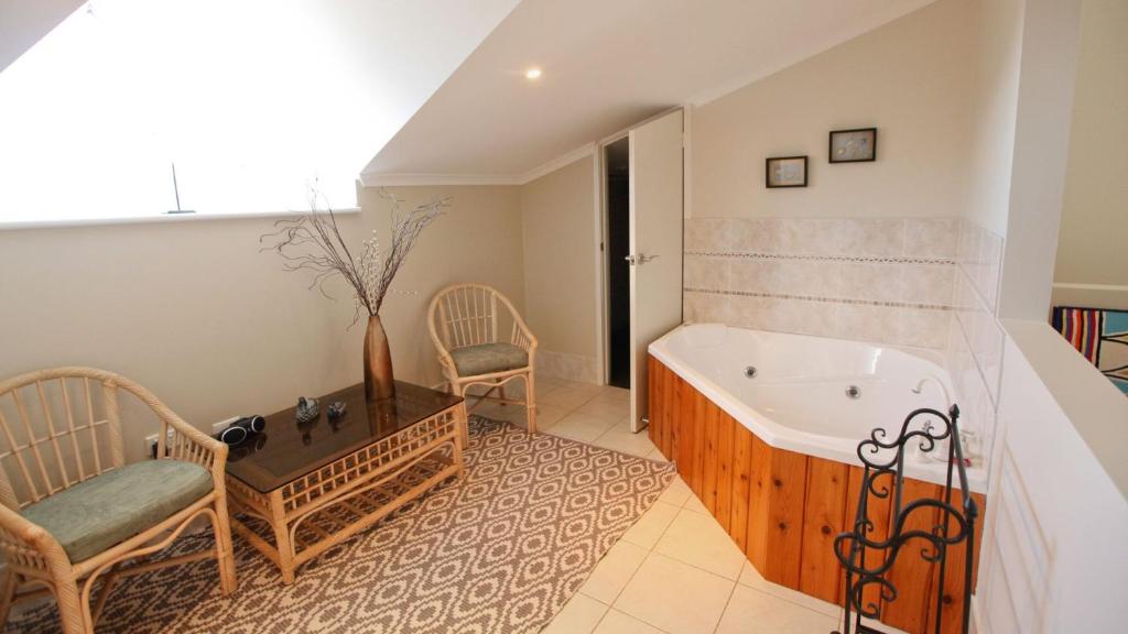 Ocean Escape Twin Pines 8 Ocean views with spa photo 4