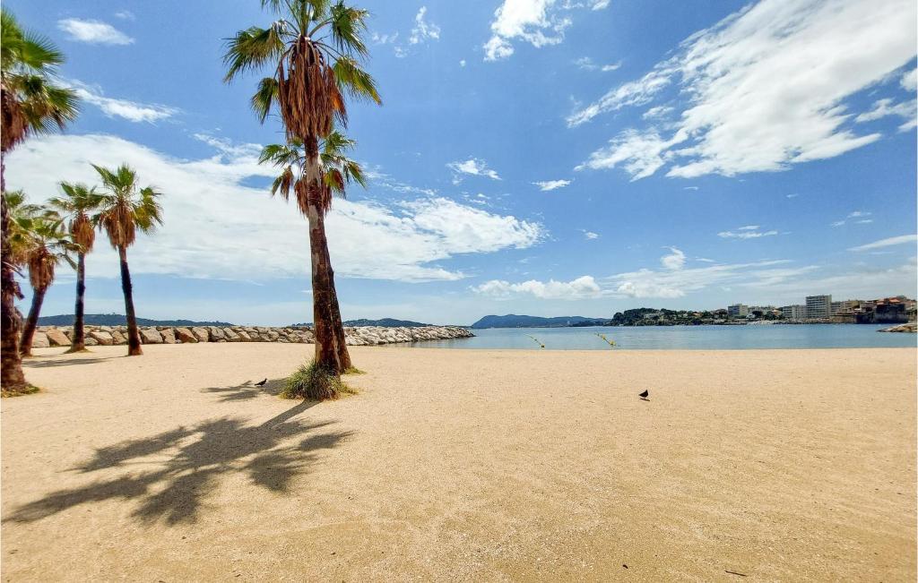 Amazing Home In Cuers With Outdoor Swimming Pool, Wifi And 3 Bedrooms photo 2
