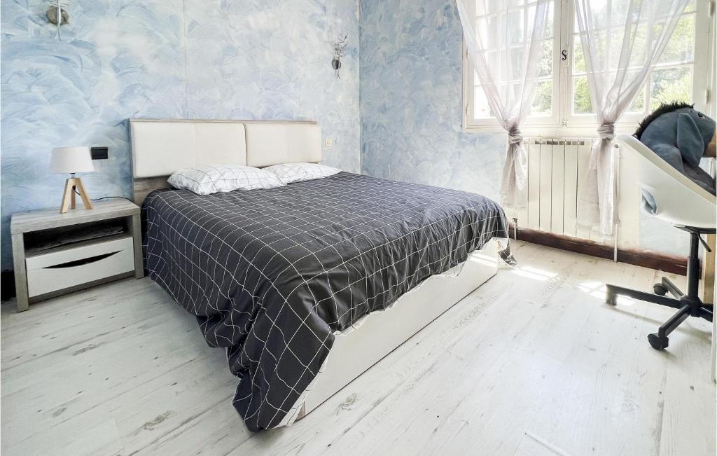 Amazing Home In Cuers With Outdoor Swimming Pool, Wifi And 3 Bedrooms photo 4