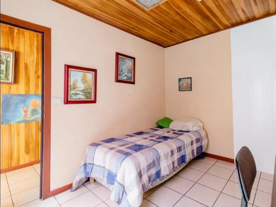 Casa Sarita - Hospedaje cerca del Parque Juan Castro y el hospital photo 1
