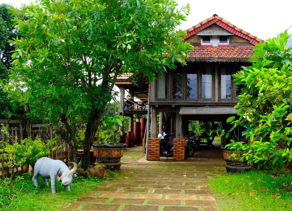 Plei Homestay & Café