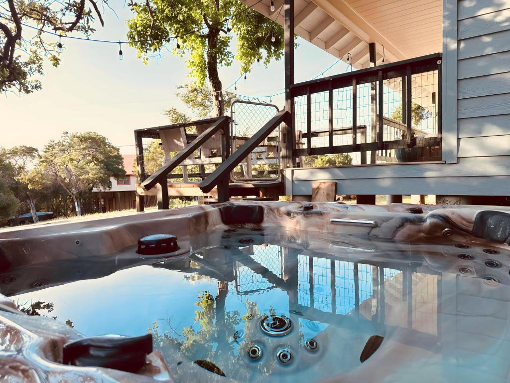 Jet Skis, Lake View, Sleeps 8, HotTub, Firepit, Pet Friendly! photo 2