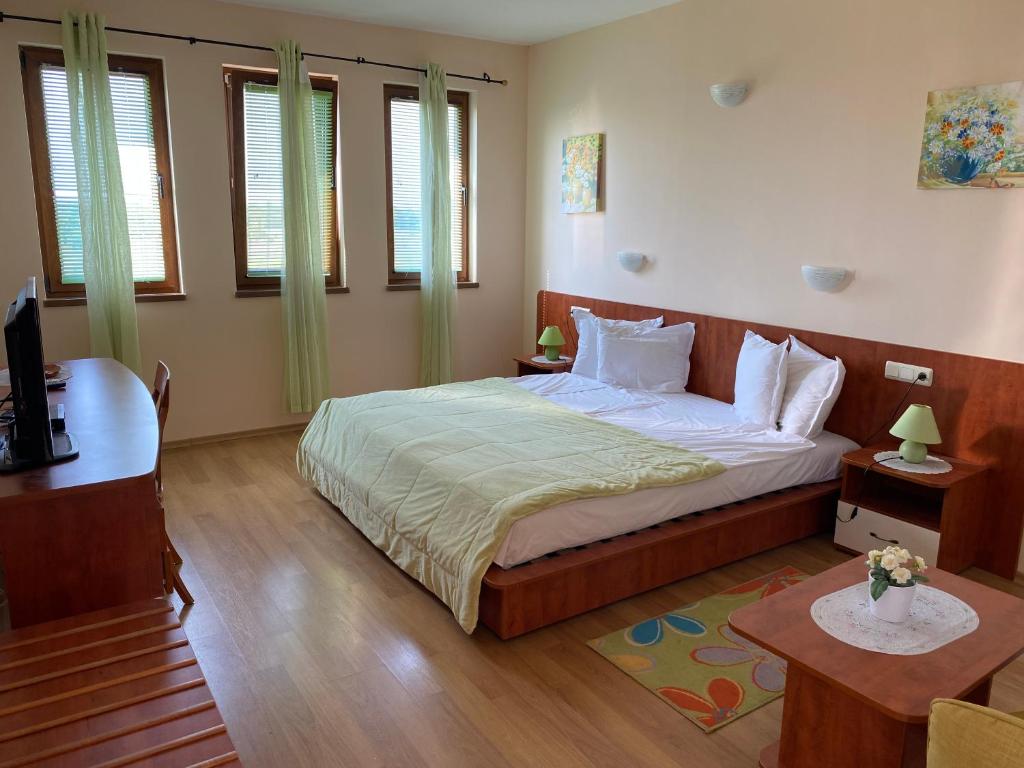Guest House Golden Flake 4km from Bolata beach photo 4