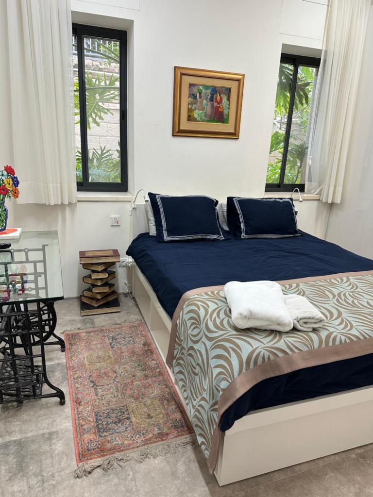 New luxurious apt, the BEST location in Jerusalem photo 1