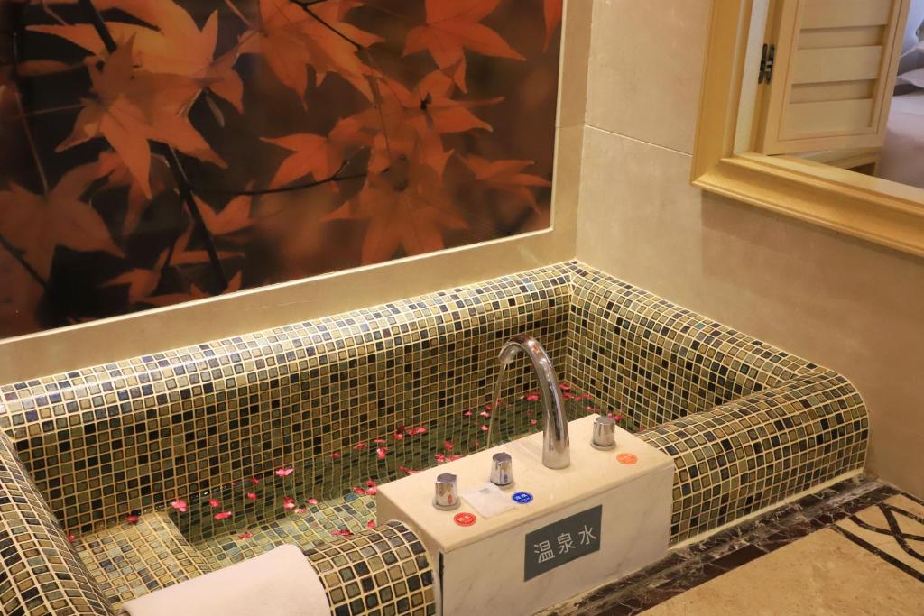 Four Points by Sheraton Heyuan Resort photo 4