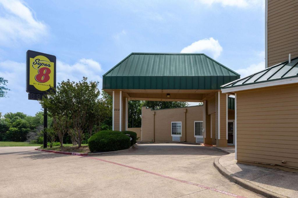 Super 8 by Wyndham Garland/Rowlett/East Dallas area photo 1