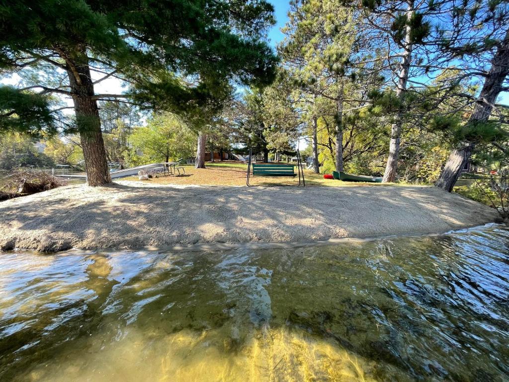 2 Bedroom Riverfront Cabin! Riverside Point Resort photo 1
