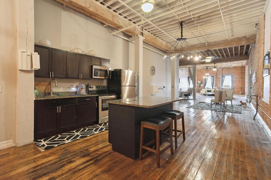 Queen G Investments apts photo 3