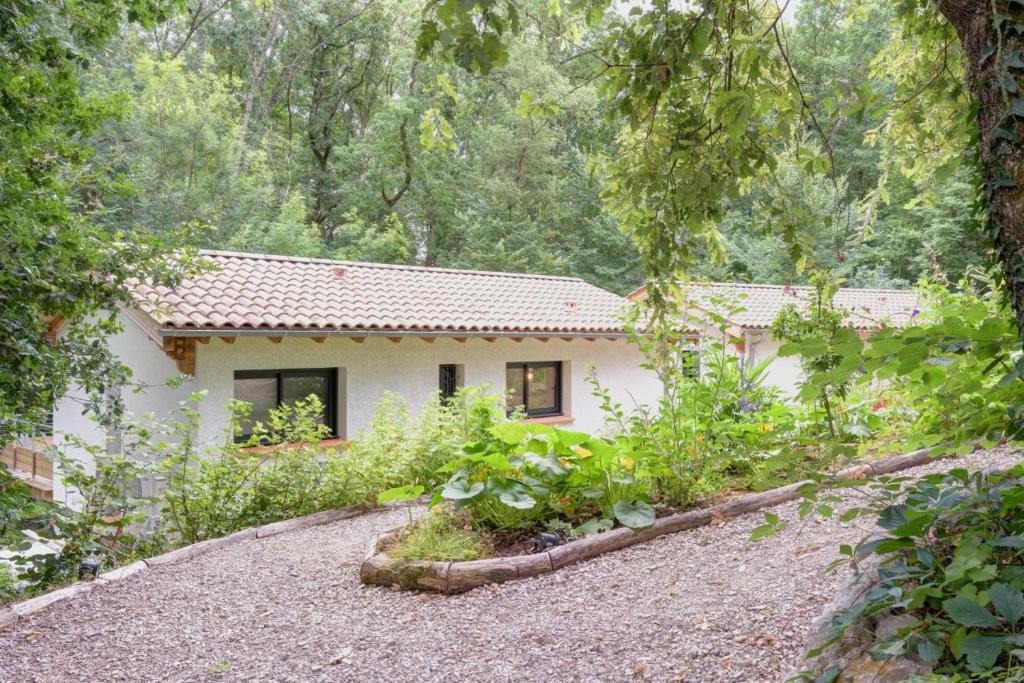 PAUSE NATURE. Maison Ananda a 14 kms de Toulouse avec parking privatif