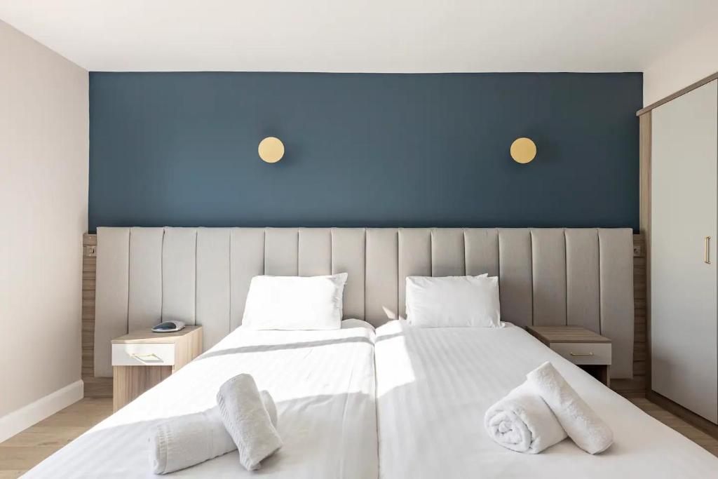 Galway Bay Sea View Apartments - Tap to explore photos