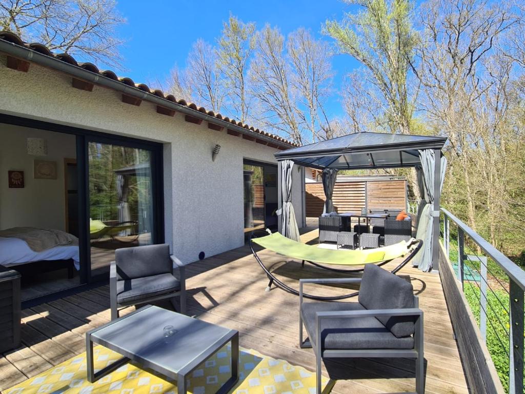 PAUSE NATURE. Maison Ananda à 14 kms de Toulouse avec parking privatif