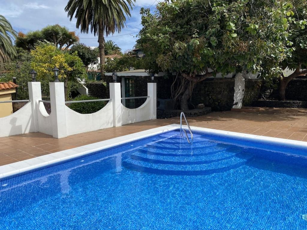Spacious characterful villa with spectacular views in quiet rural setting. photo 4