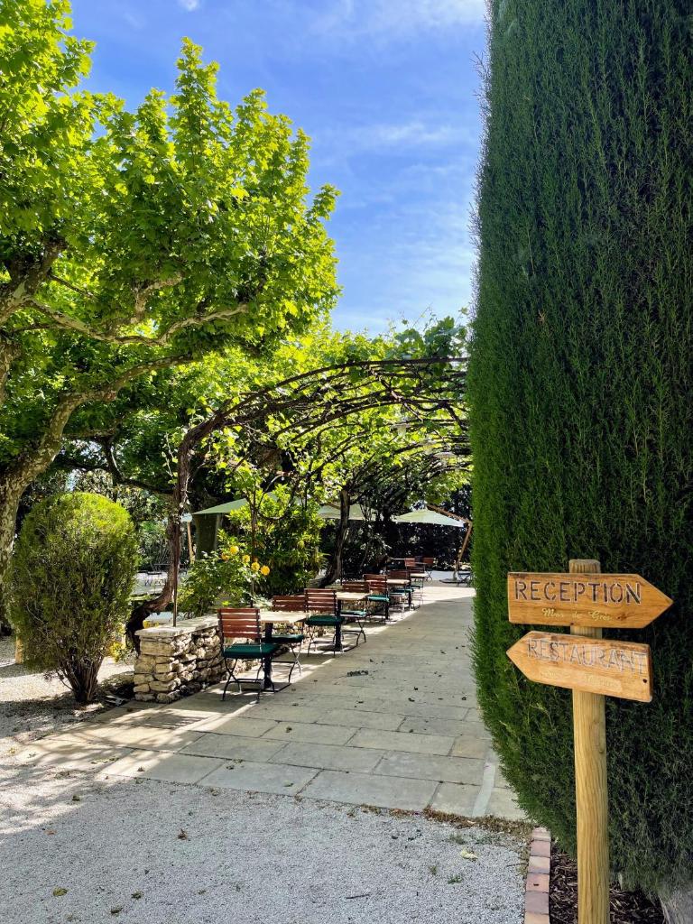 Le Mas des Grès & Sous les Platanes photo 3