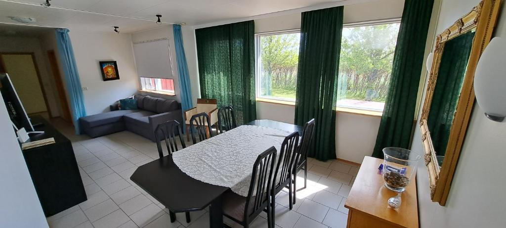 Ægisholt privete house with hot tub photo 4
