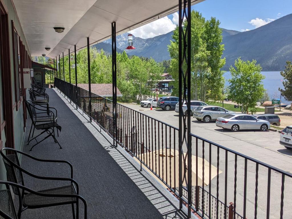 Western Riviera Lakeside Lodging photo 2