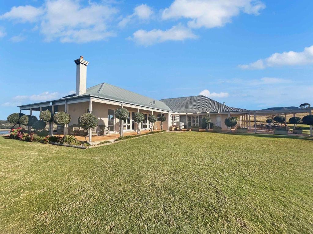 Holman Estate photo 1
