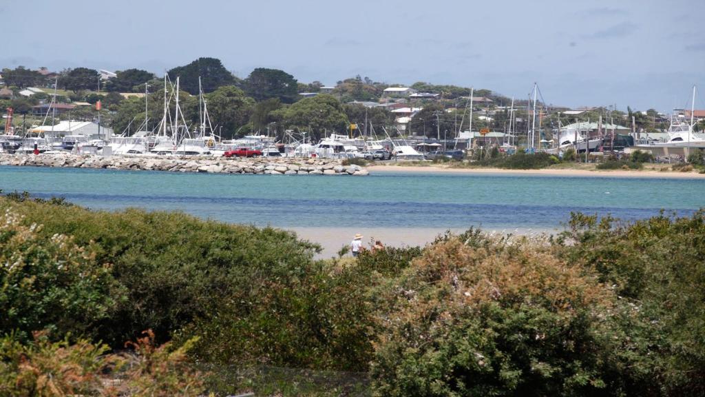 Marlin Waters Unit 2 walk to beach and river Bermagui