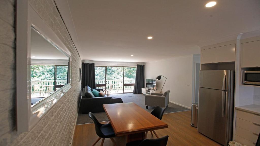 Marlin Waters Unit 2 walk to beach and river Bermagui photo 2