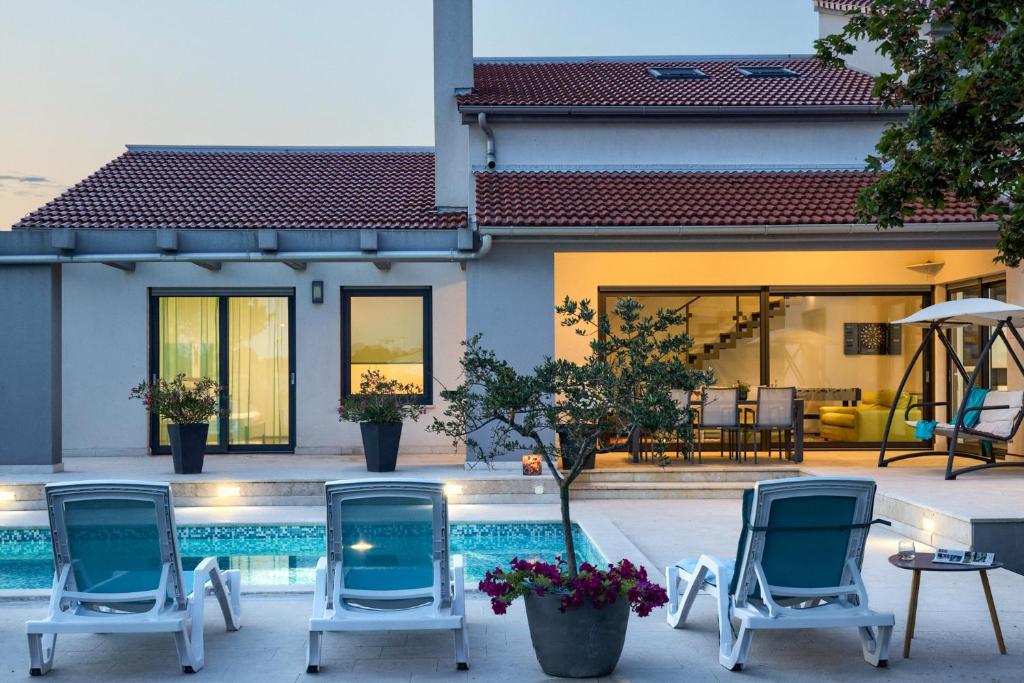 Beautiful villa Eva with private pool near the beach photo 2
