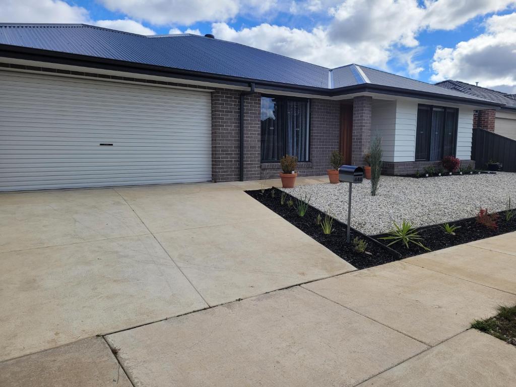 New apartment 3 min to Sovereign Hill & Wildlife Park photo 1