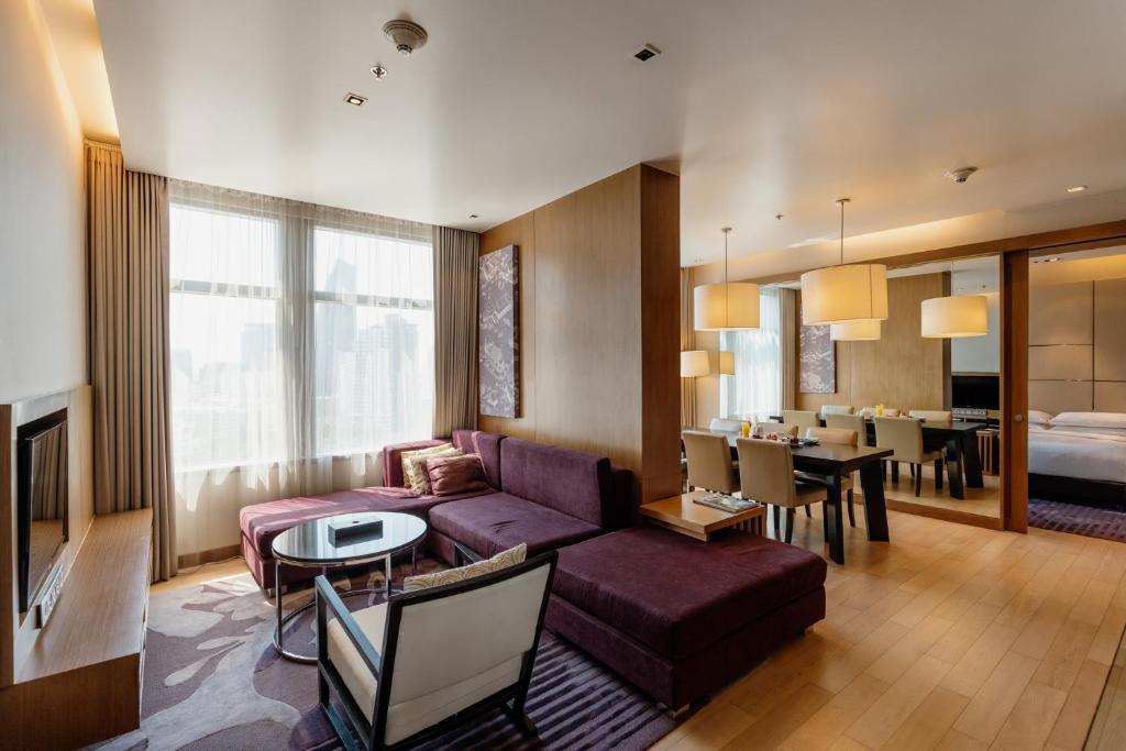 Marriott Executive Apartments Bangkok, Sukhumvit Thonglor Room Type - 2 Bedroom Apartment, Bedroom 1: 1 King, Bedroom 2: 2 Double, City view