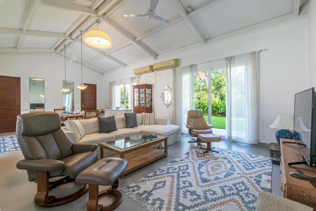 Hamptons Charm by StayVista with Pool, lawn, table tennis & chic interiors photo 4