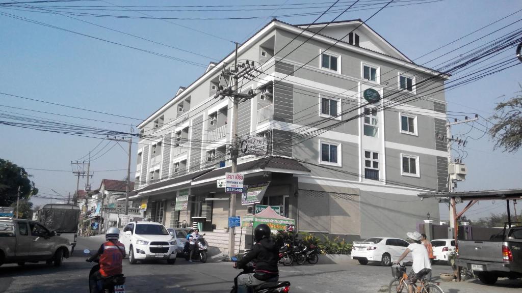 Tisaraporn Resident photo 4