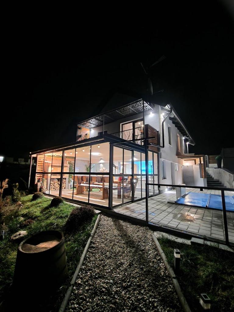 Aura Lux Holiday Home with Pool photo 1