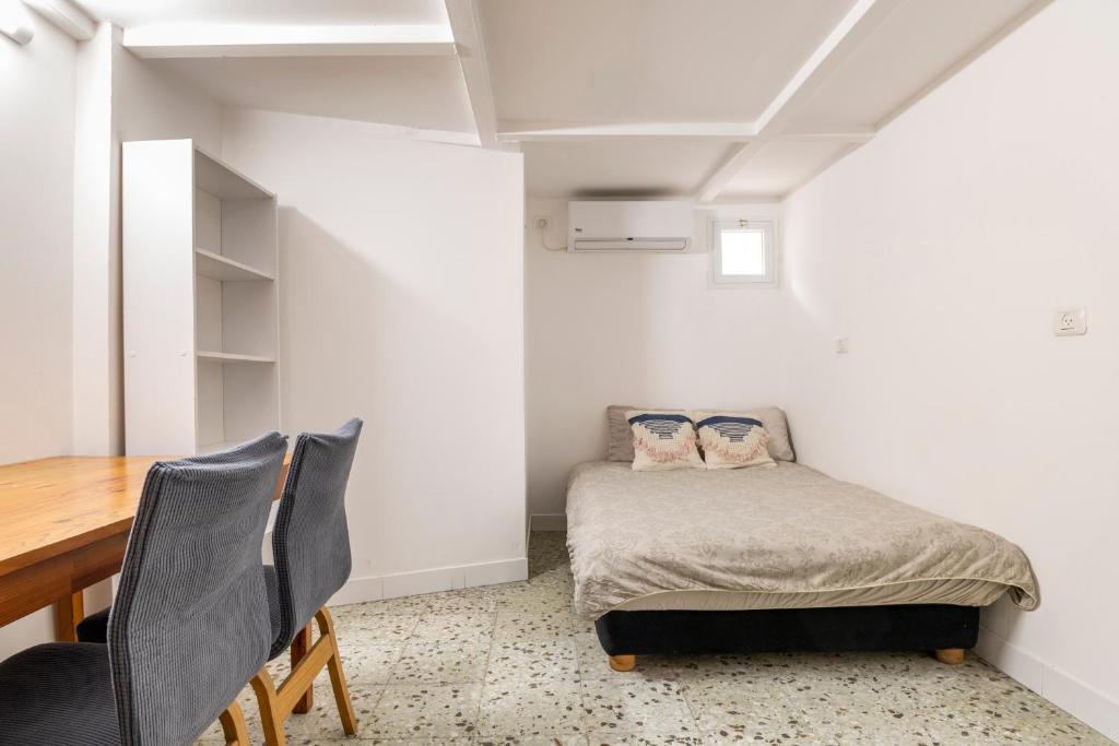 Budget apartment at Center German colony Bahai gardens (NO TAX) photo 3
