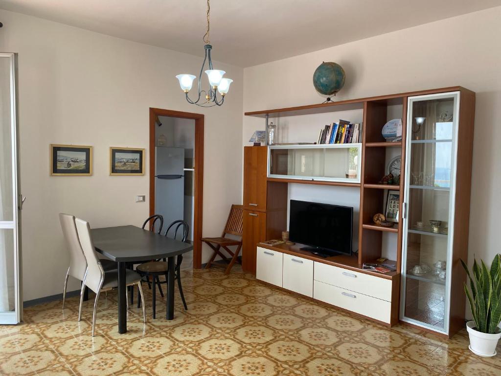 Delizioso Bilocale ad Albenga con Terrazzo Vista Mare photo 4