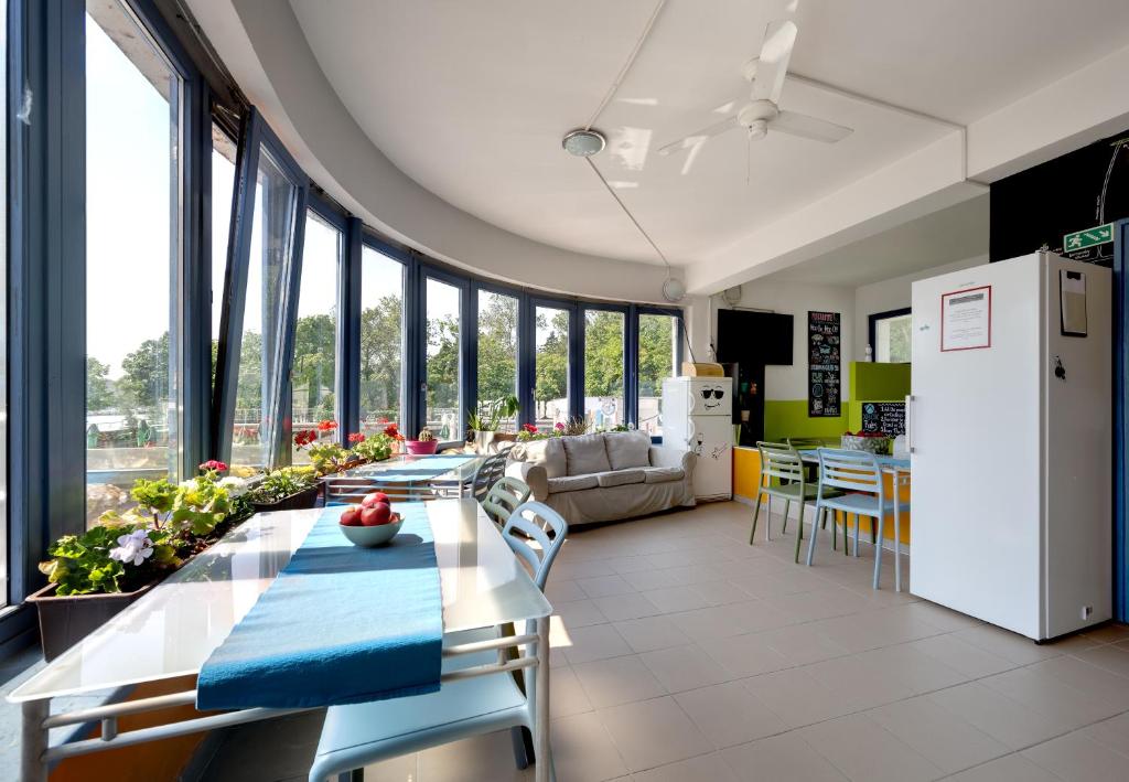 Island Hostel Budapest photo 4