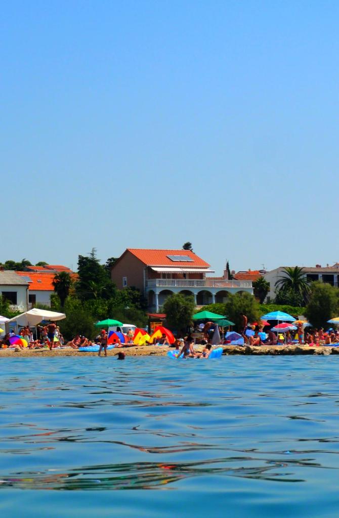 Beach apartment Rustique Roza Biograd