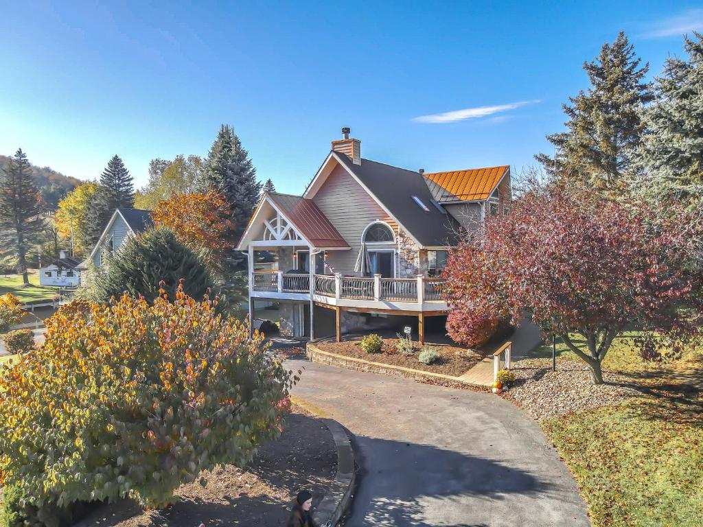 Newly Renovated Super Close Lake Access Dock Walk to Ski Slopes at Wisp image