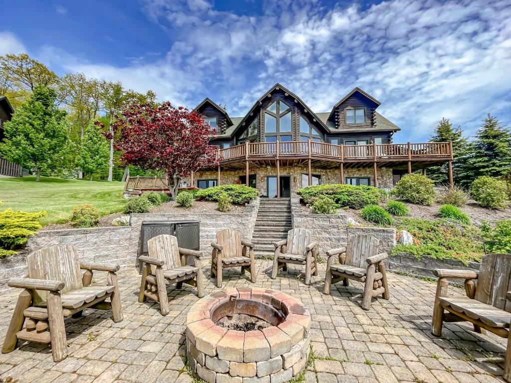 Lake Access Hot Tub Fire Pit Free Golf More