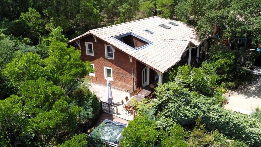 Villa Coloniale de prestige de Nature et Océan à côté des plages avec jacuzzi privatif
