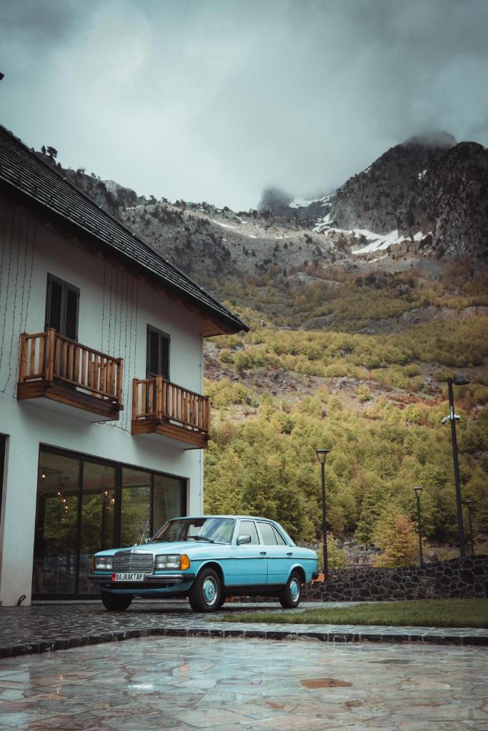 Hotel Kulla e Bajraktarit photo 1