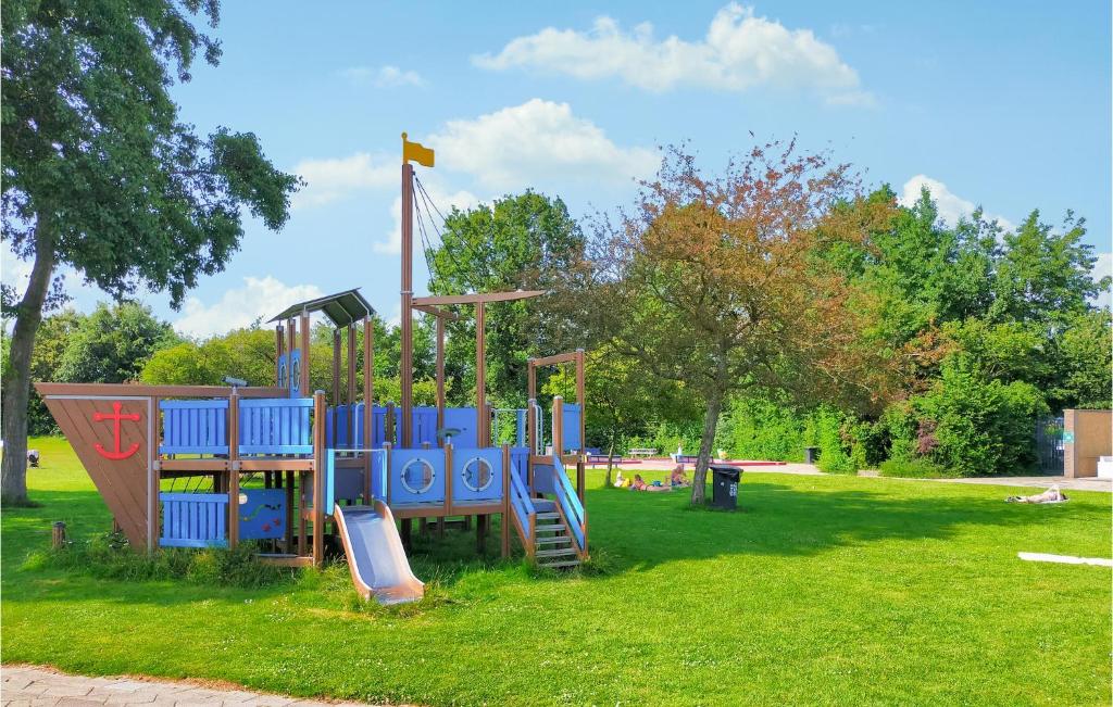 Beautiful Home In Heinkenszand With Outdoor Swimming Pool, Wifi And 2 Bedrooms photo 3