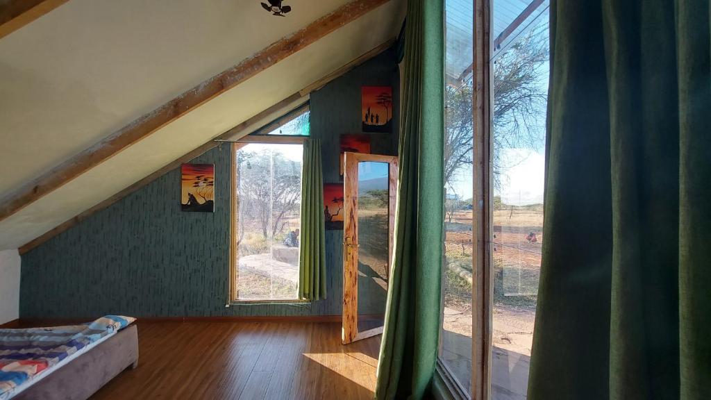Kilimanjaro view cabin-Amboseli photo 2