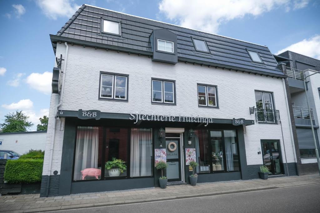 B&B SJLAOPE BIEJ DE SJLÈCHTER (slapen bij de slager) photo 1