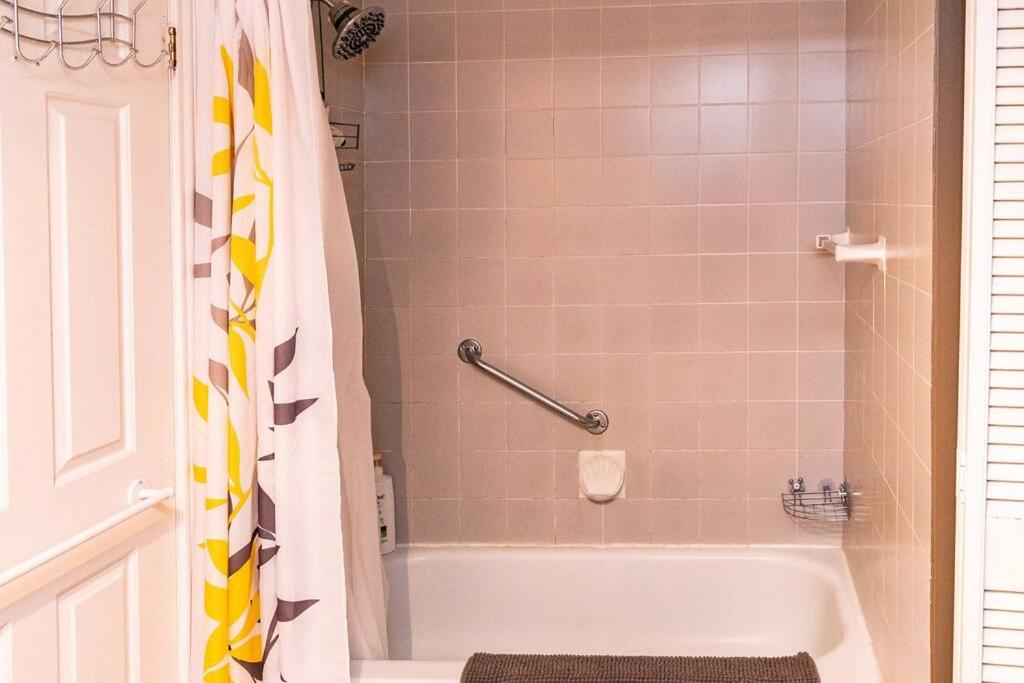 Luxurious condo (1100 sq2) /private elevator! photo 1